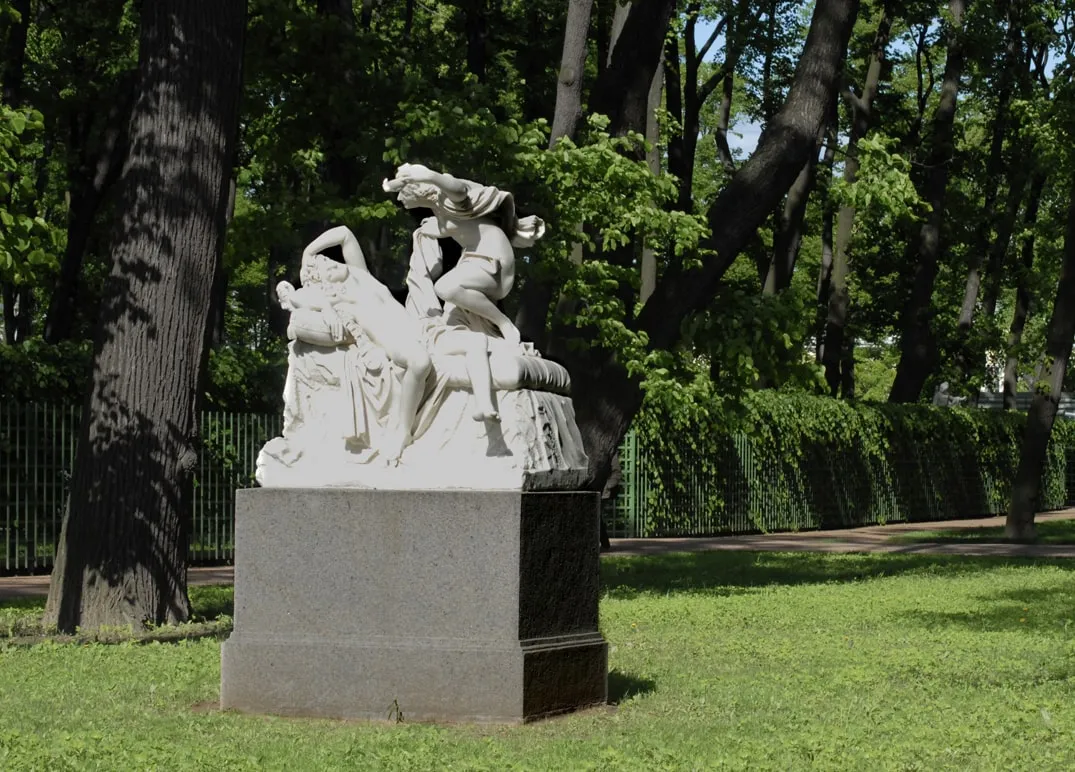 Тематическая экскурсия «Мифы в скульптуре Летнего сада»